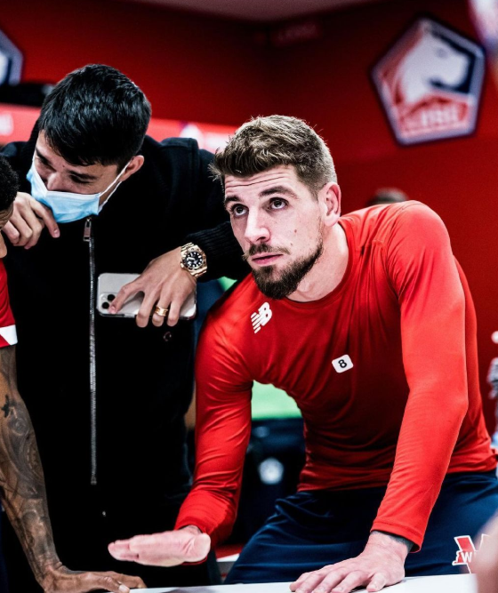 里程碑夜！法兰克福官宣签约，法甲今晨刷纪录，球迷炸锅，控场能力受关注的简单介绍